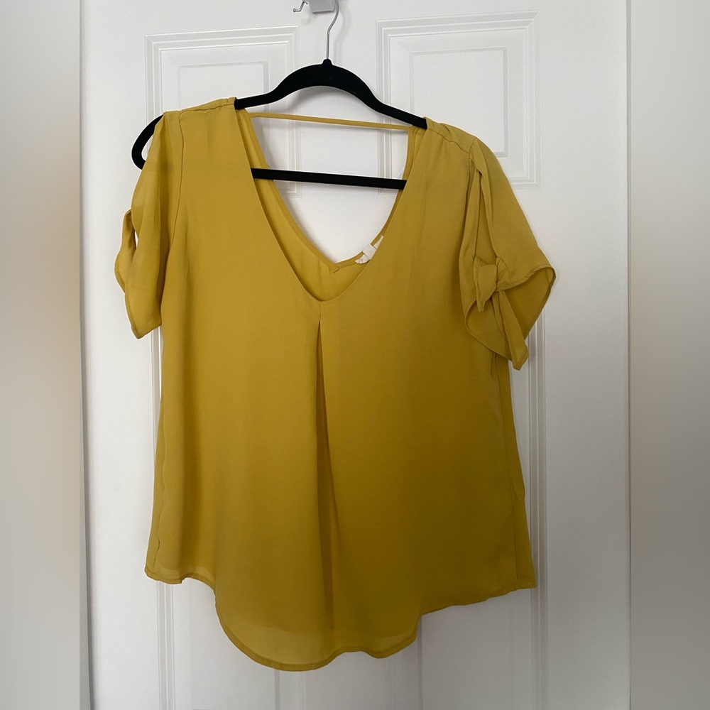Yellow blouse w tie sleeves
